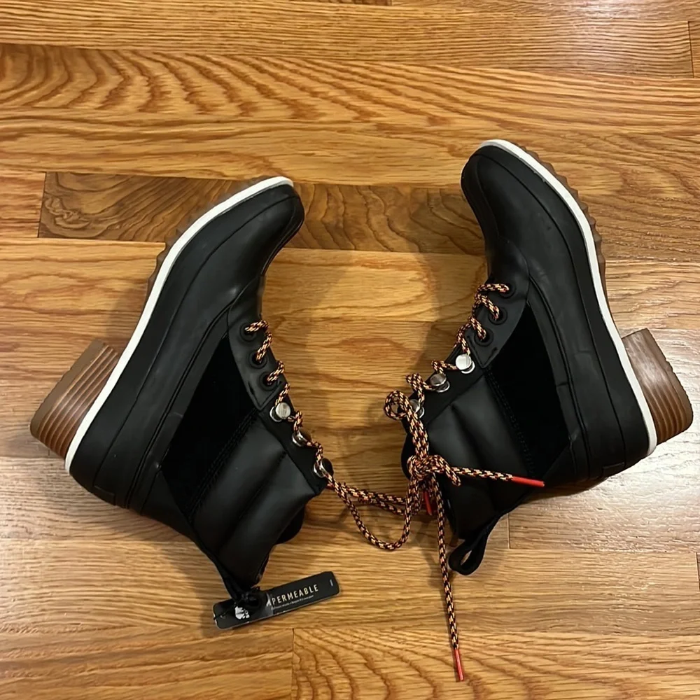 NWT Sorel Slimpack lll Waterproof Hiker Boot Black size 7
